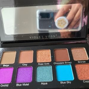 Violet Voss Essentials 2 palette